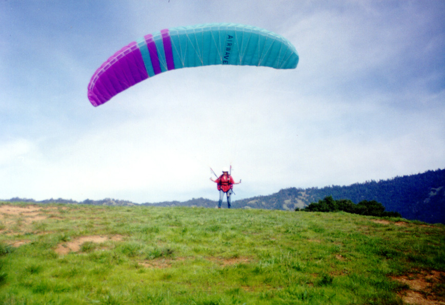 Kiting the glider, ready to launch (176906 bytes)