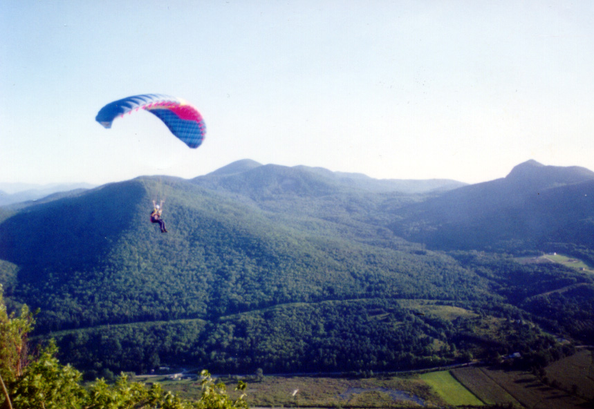 Mountain flying (177208 bytes)